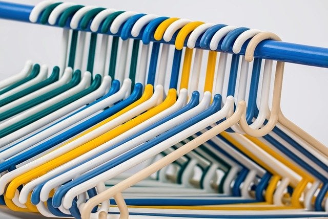 https://waster.com.au/wp-content/uploads/2020/03/plastic-hangers.jpg