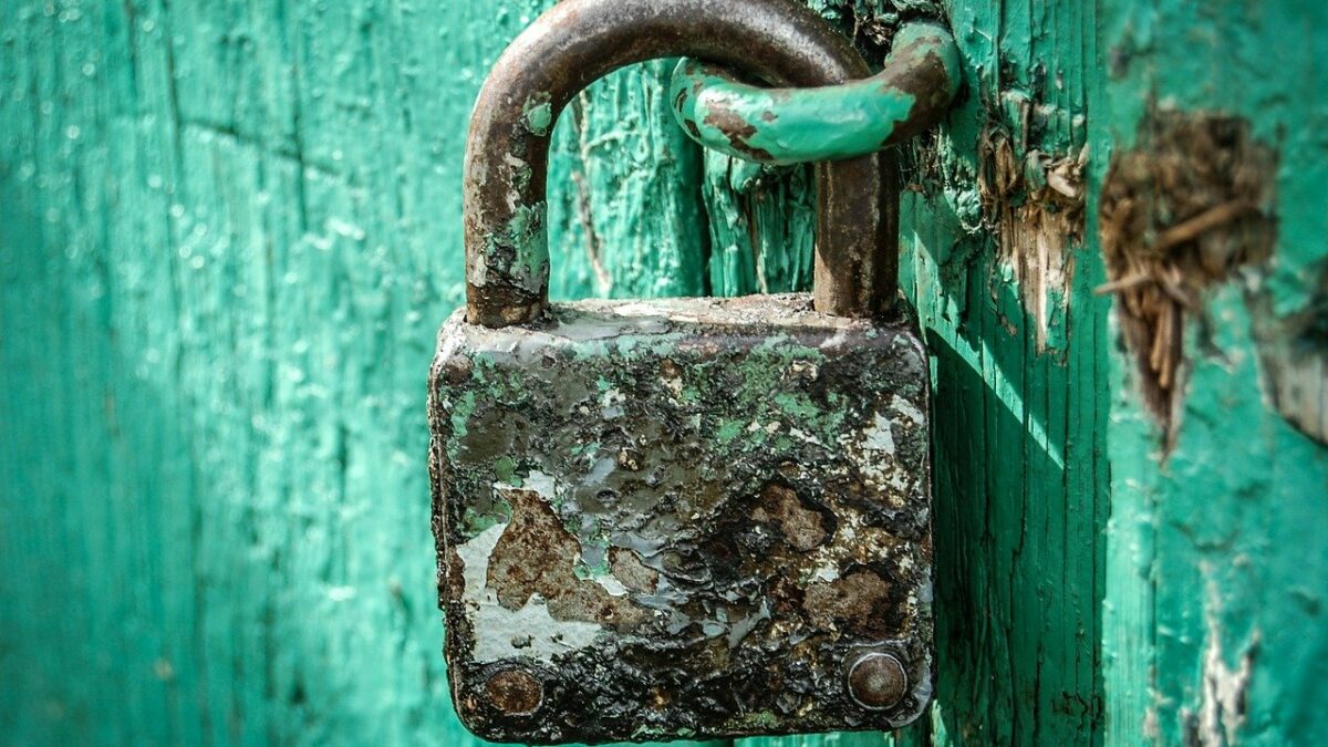 wheelie bin lock