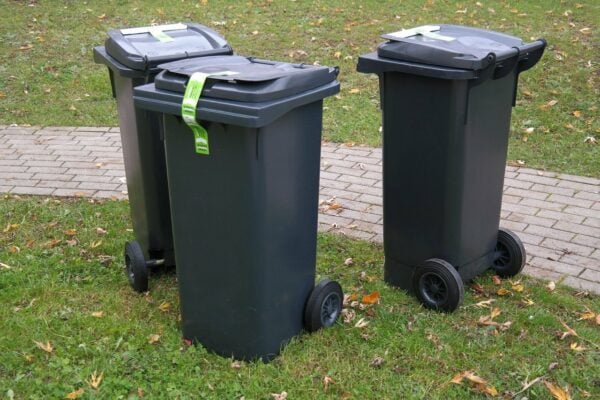 rubbish bins 